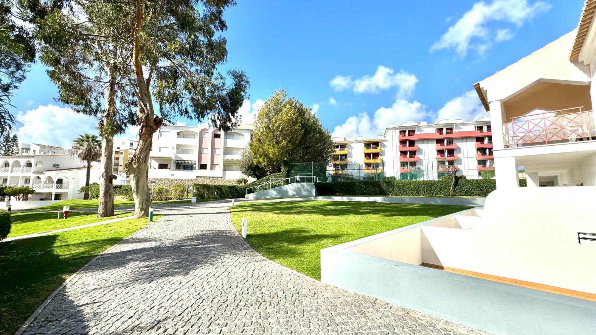 Praia Da Rocha, Vila Rosa, T1, Piscinas, Parqueamento E Internet By Ig Portimao Exterior photo
