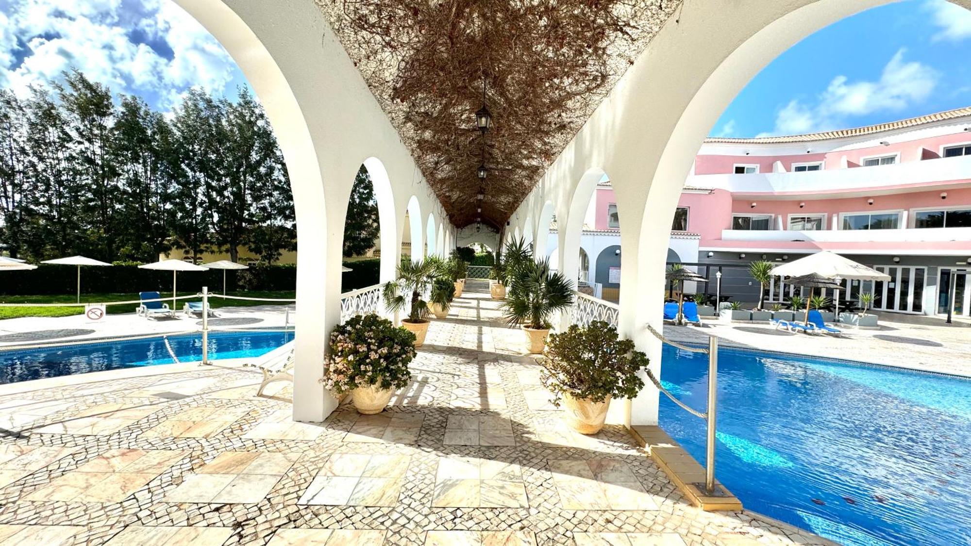Praia Da Rocha, Vila Rosa, T1, Piscinas, Parqueamento E Internet By Ig Portimao Exterior photo