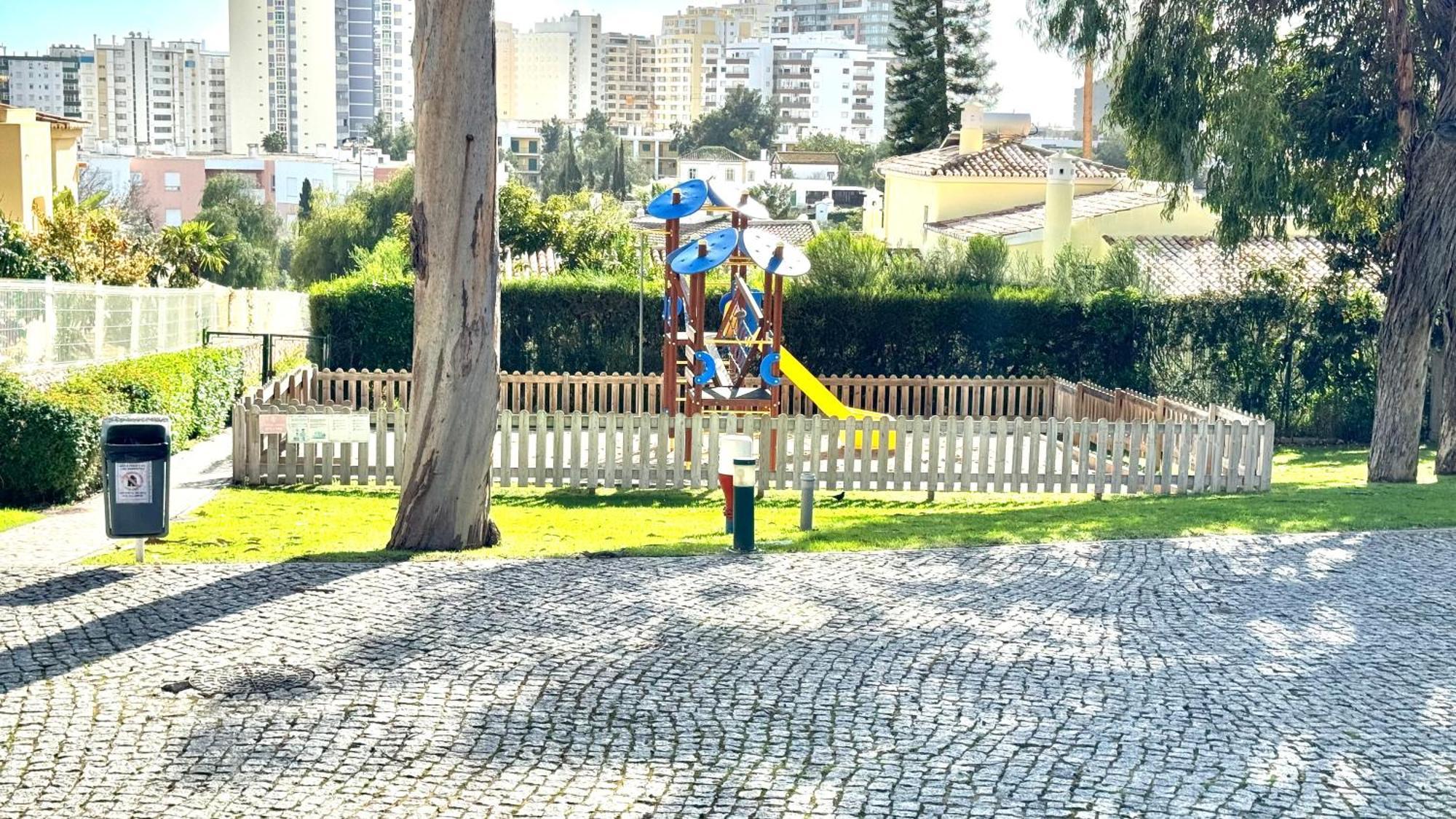 Praia Da Rocha, Vila Rosa, T1, Piscinas, Parqueamento E Internet By Ig Portimao Exterior photo